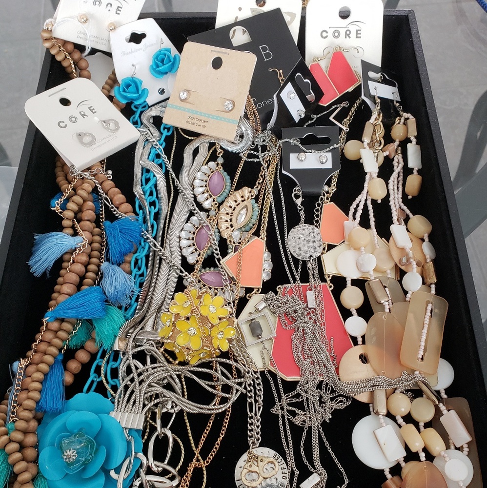 12 necklaces with earrings